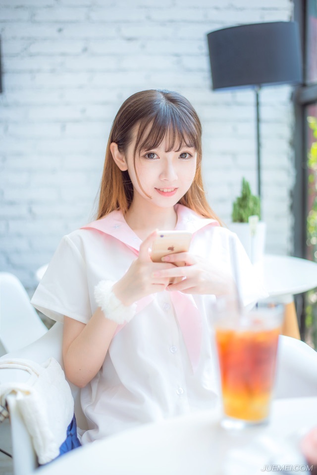 “那主公如今何在？”张任站起来，沉声问道。